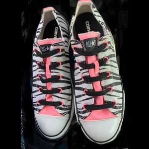 🔥final sale price🔥Converse ladies sneakers